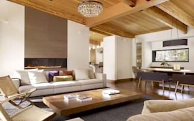 Finition d'un intérieur moderne avec du bois - idées de design sur la photo