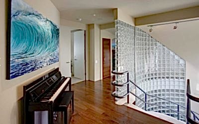 Blocs de verre à l'intérieur de l'appartement