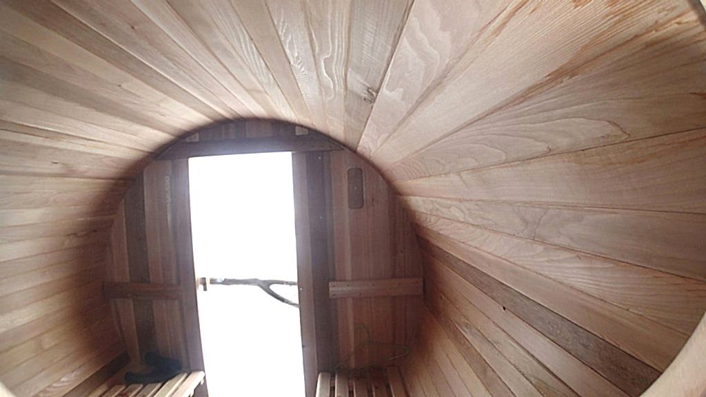 À quoi ressemble un sauna mobile à l'intérieur