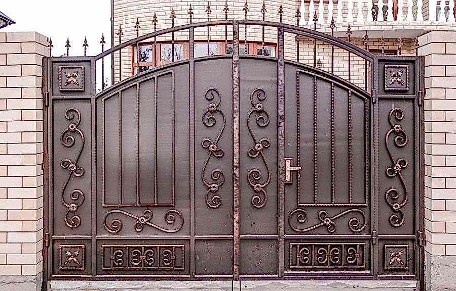 Portail avec portail pour maison privée