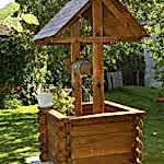 Pot de fleur sur le puits