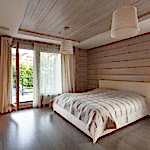 Plafond en couches dans la chambre