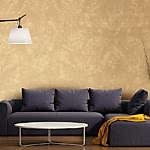 Vase de sol près du canapé