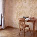 Table pour enfants contre le mur