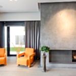 Fauteuils orange à l'intérieur