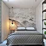 Étagères le long du mur