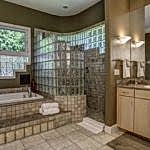 Séparation entre douche et baignoire