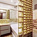 Miroirs au dessus des éviers